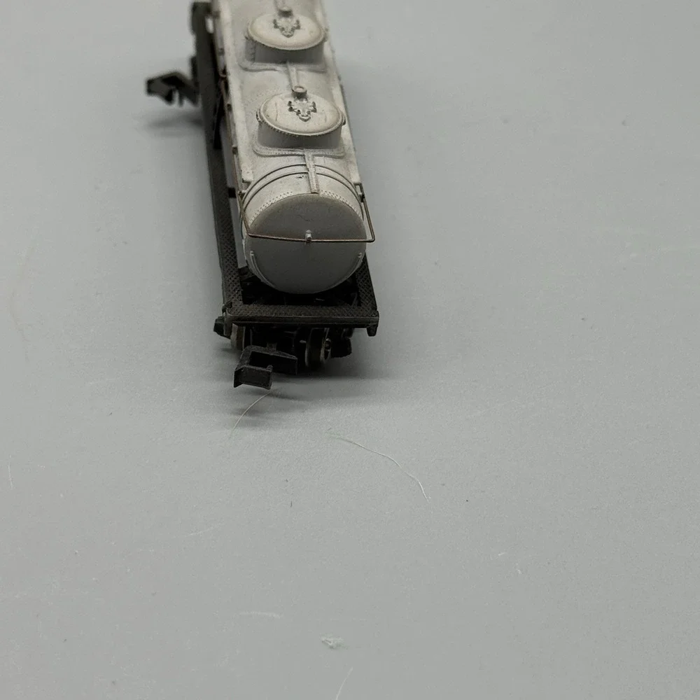 Vintage Bachmann N Scale Firestone GATX 30928 Tank Car Silver Freight Car